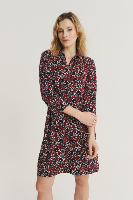 Luźna sukienka z nadrukiem w drobne kwiaty