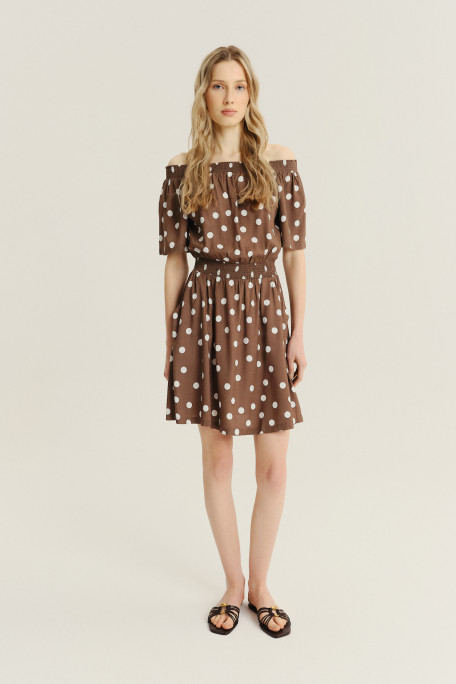 Brązowa sukienka z nadrukiem w groszki 