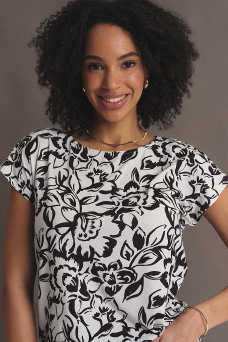 Kremowy top z nadrukiem w czarne kwiaty