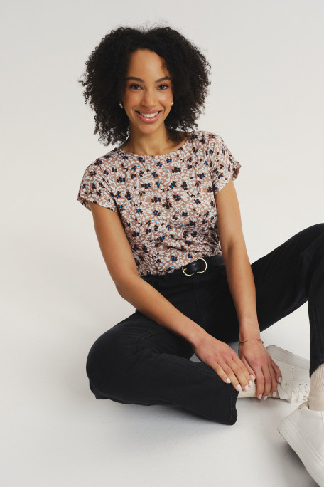 Beżowy top w kwiaty z krótkim rękawem