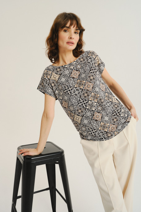 Efektowny top z nadrukiem typu paisley