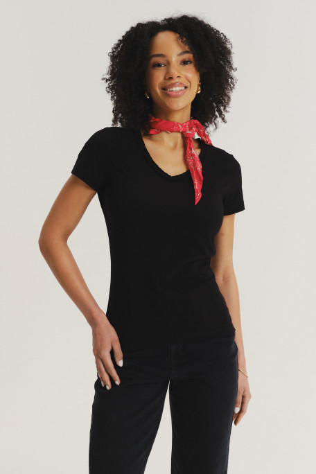 Czarny dopasowany top