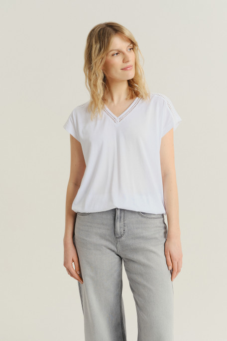 Uniwersalny top w białym kolorze