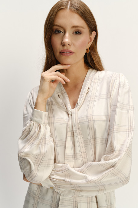 Efektowna beżowa bluzka w kratę