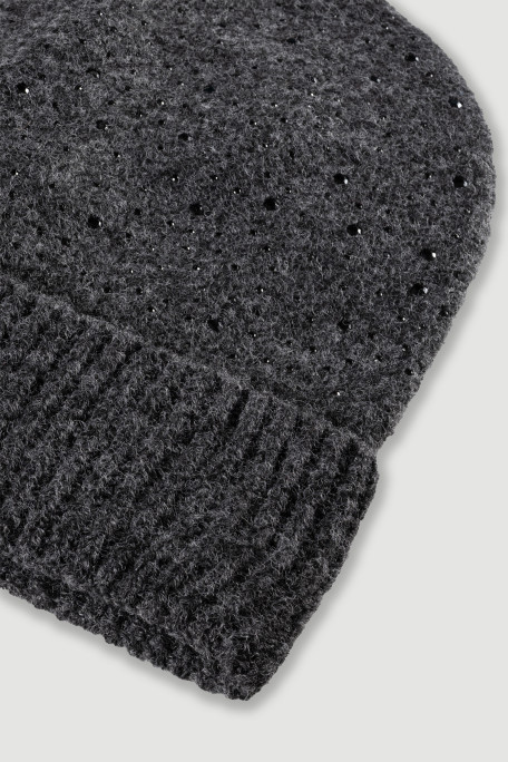 Grafitowa czapka z błyszczącymi elementami 