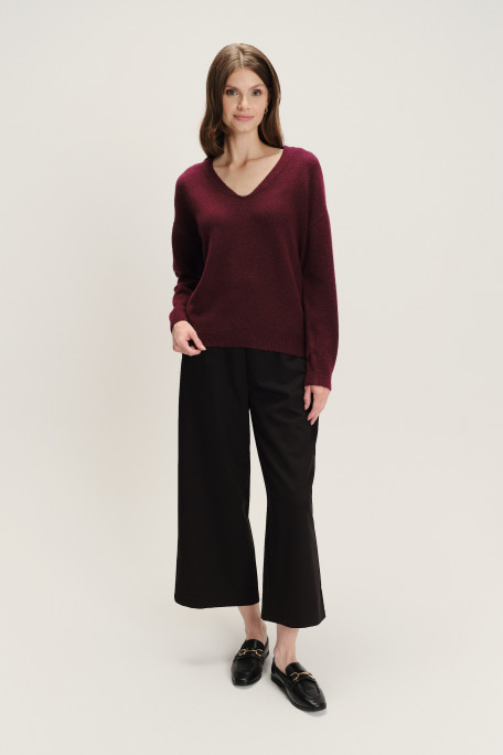 Burgundowy sweter o luźnym fasonie