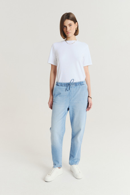 Jasnoniebieskie spodnie jeansowe