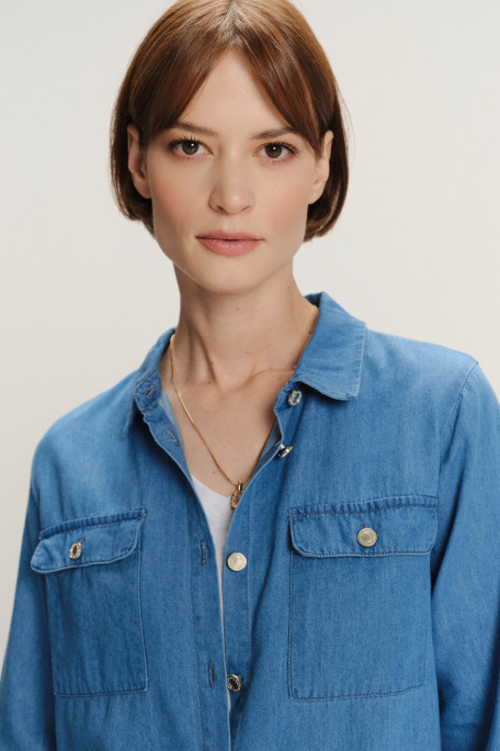 Monochromatyczna koszula jeansowa