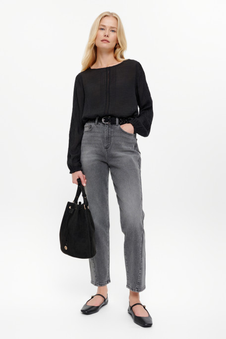 Stylowe ciemnoszare jeansy mom fit 