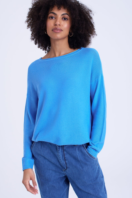 Błękitny sweter z wiskozy i bawełny