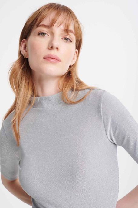 Srebrny, dopasowany top z półgolfem