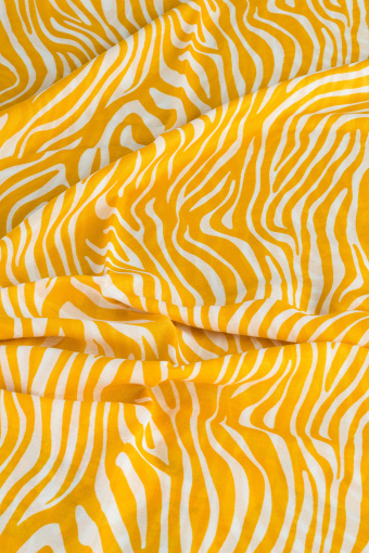 Żółto-biała apaszka w nieregularny wzór
