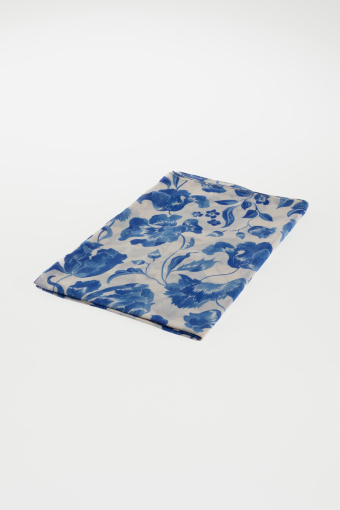 Apaszka w biało-niebieskie kwiaty