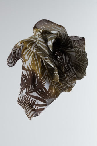 Apaszka z nadrukiem w liście