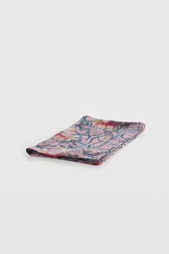 Apaszka w kolorze brudnego różu kwiatowy print