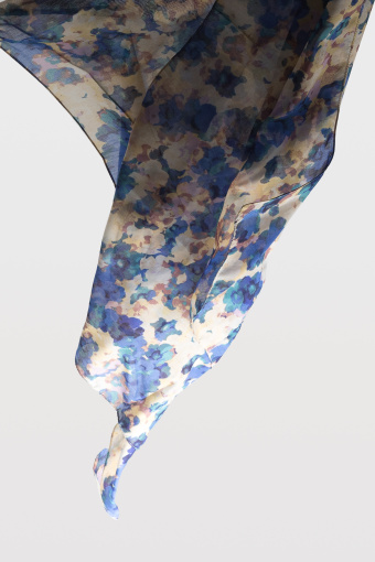 Romantyczna apaszka w fioletowo-niebieskie kwiaty