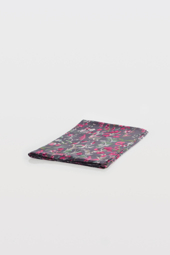 Ciemnozielona apaszka w różowe kwiaty