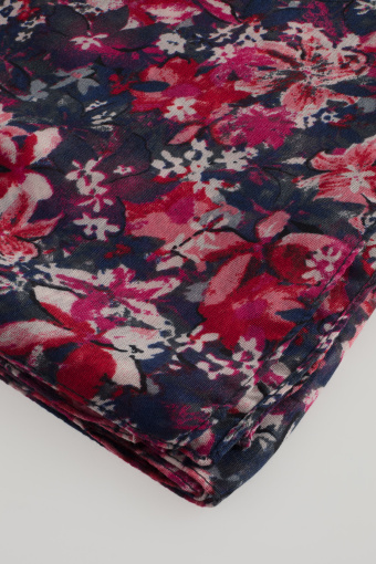 Kobieca apaszka w czerwone kwiaty