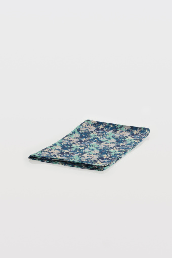 Granatowa apaszka w pastelowe kwiaty