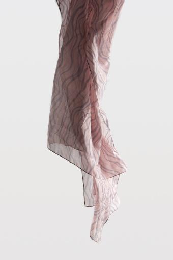 Printowana apaszka w kolorze pudrowego różu