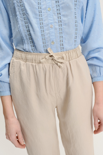 Beżowe spodnie z nogawką o długości 7/8 