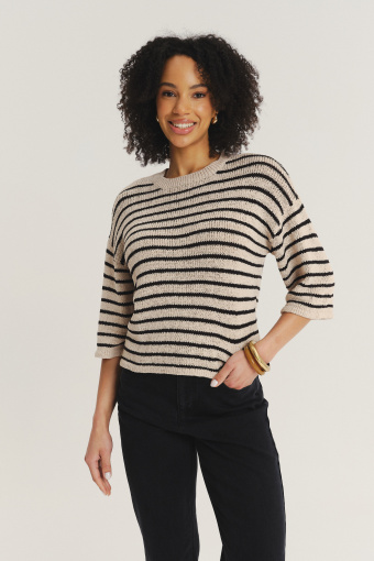 Beżowy sweter w kontrastowe paski