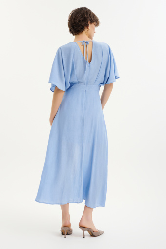 Błękitna sukienka z luźnym rozkloszowanym dołem  Błękitna sukienka z luźnym rozkloszowanym dołem