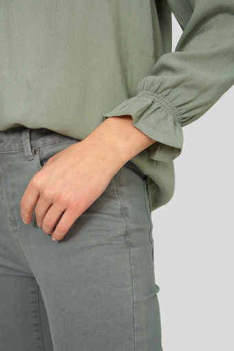 Bluzka z dekoltem V i marszczeniem przy karczku Bluzka z dekoltem V i marszczeniem przy karczku