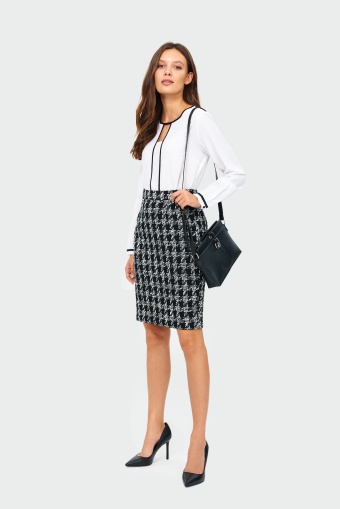 Elegancka bluzka z kontrastowymi lamówkami