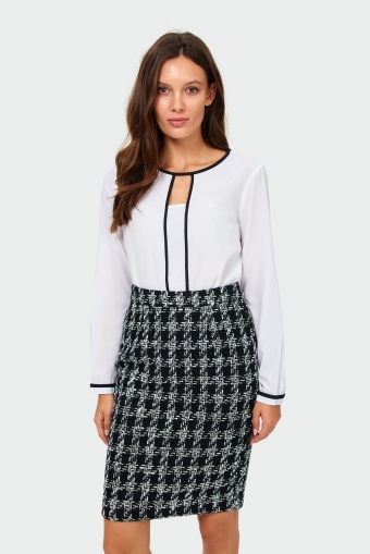 Elegancka bluzka z kontrastowymi lamówkami