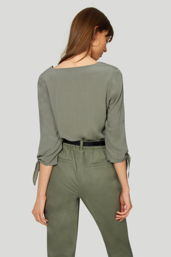 Wiskozowa bluzka z dekoltem V