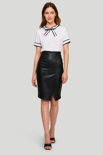 Elegancka bluzka z kontrastowymi lamówkami Elegancka bluzka z kontrastowymi lamówkami