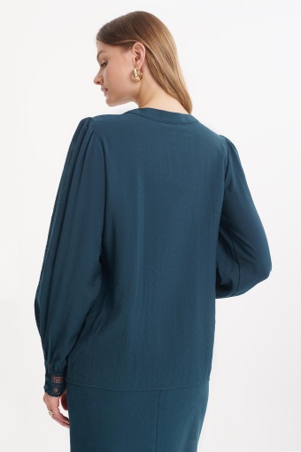 Ciemnozielona bluzka z koronką