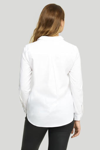 Klasyczna, biała koszula z kołnierzykiem