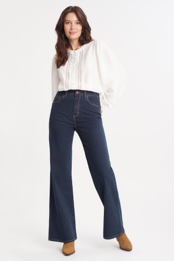 Kremowa bluzka z dekoracyjnym, długim rękawem