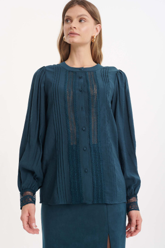 Ciemnozielona bluzka z koronką