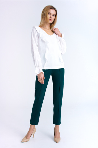 Elegancka, biała bluzka z falbanami