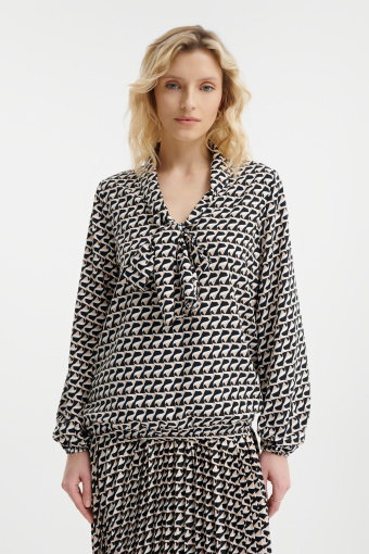 Wzorzysta bluzka z efektownym wiązaniem