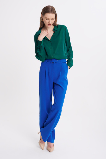 Ciemnozielona koszula z połyskującego materiału Ciemnozielona koszula z połyskującego materiału