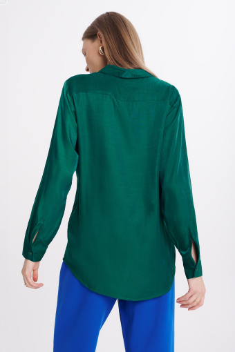 Ciemnozielona koszula z połyskującego materiału Ciemnozielona koszula z połyskującego materiału
