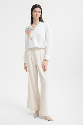 Biała koszula z nadrukiem w kwiaty