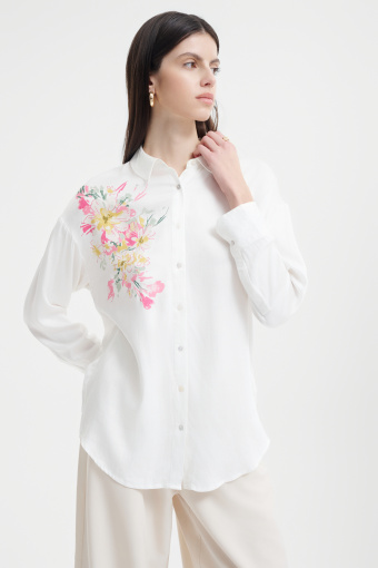 Biała koszula z nadrukiem w kwiaty