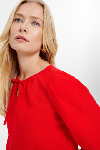Efektowna czerwona bluzka z rękawem 3/4  Efektowna czerwona bluzka z rękawem 3/4