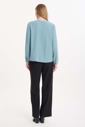 Jasnoturkusowa bluzka z zapięciem