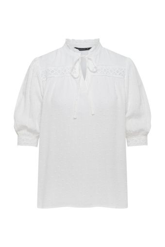 Biała bluzka z tkaniny plumeti