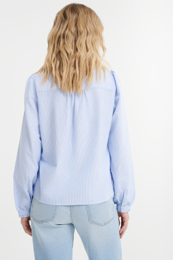 Koszula w delikatne jasnoniebieskie paski Koszula w delikatne jasnoniebieskie paski