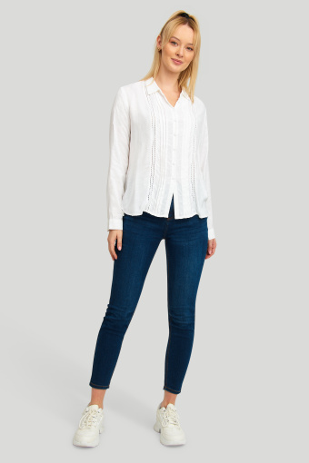 Elegancka, wiskozowa koszula, z zakładkami i ozdobnymi taśmami