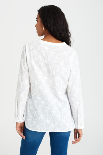 Biała, haftowana bluzka, dekolt V