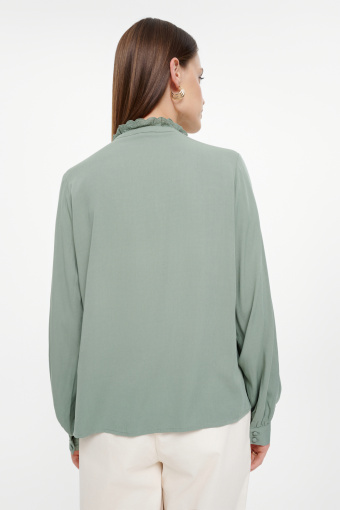 Pastelowo-zielona bluzka z riuszką
