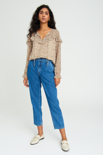 Romantyczna bluzka z nadrukiem w kwiaty i falbankami Romantyczna bluzka z nadrukiem w kwiaty i falbankami